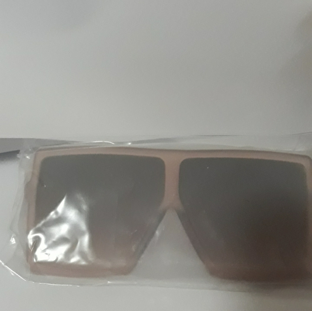 Shades - Picture 4 of 7